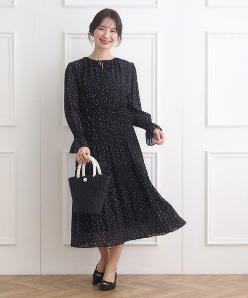 couture brooch（クチュールブローチ）の「◆【選べるドットorブーケ柄】プリーツシフォンワンピース（ワンピース・レディース・ベージュ系その他3/ブラック系・42/36/38）」の4枚目の写真