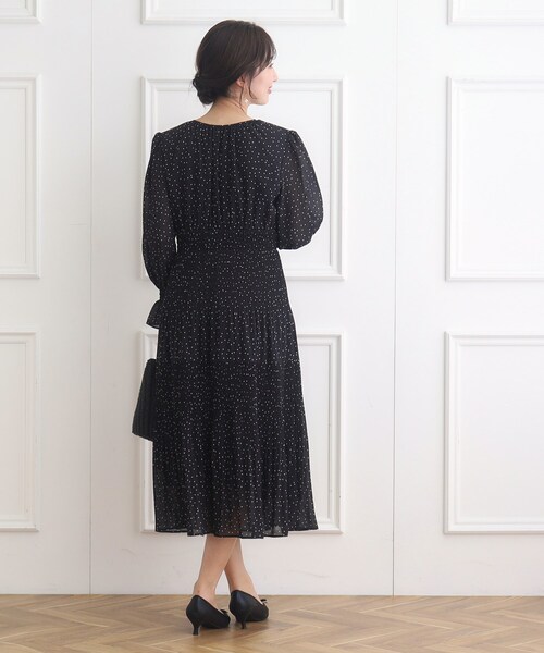 couture brooch（クチュールブローチ）の「◆【選べるドットorブーケ柄】プリーツシフォンワンピース（ワンピース・レディース・ベージュ系その他3/ブラック系・42/36/38）」の6枚目の写真