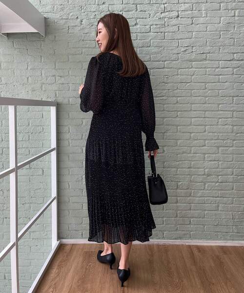 couture brooch（クチュールブローチ）の「◆【選べるドットorブーケ柄】プリーツシフォンワンピース（ワンピース・レディース・ベージュ系その他3/ブラック系・42/36/38）」の8枚目の写真