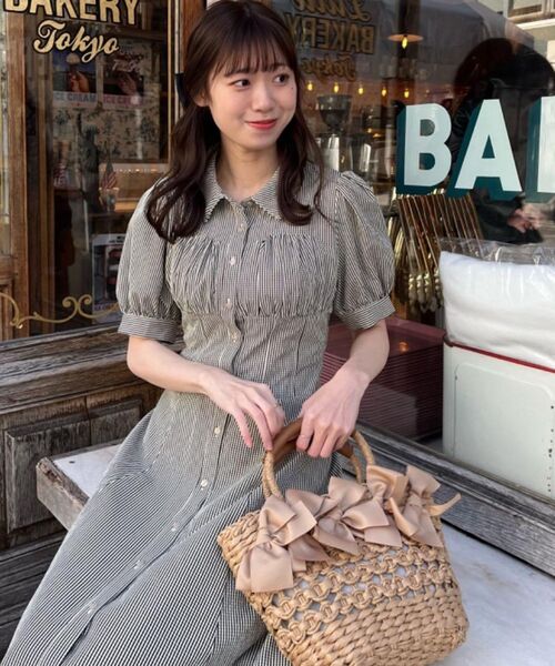 MAJESTIC LEGON（マジェスティックレゴン）の「スタイルアップシャツワンピース（ワンピース・レディース・オフホワイト/ブラック/ブラック系その他/ホワイト系その他・SMALL/MEDIUM/X-SMALL）」の14枚目の写真