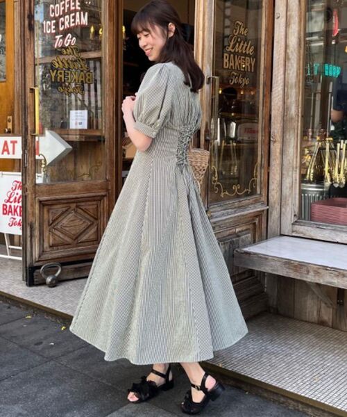 MAJESTIC LEGON（マジェスティックレゴン）の「スタイルアップシャツワンピース（ワンピース・レディース・オフホワイト/ブラック/ブラック系その他/ホワイト系その他・SMALL/MEDIUM/X-SMALL）」の5枚目の写真