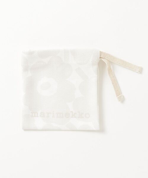 marimekko（マリメッコ）の「M-Logo Charm bag decoration（キーホルダー・レディース・ベージュ・FREE）」の4枚目の写真