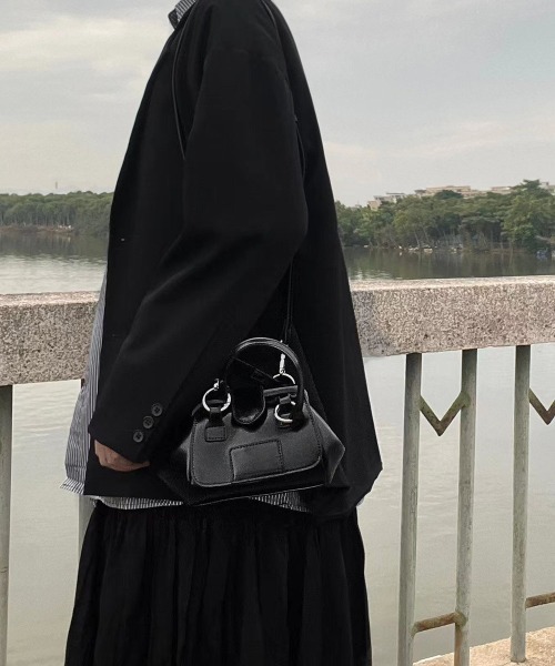 SEN TOKYO（セントーキョー）の「軽くて使いやすい2WAYアイテム。ミニボストンハンドバック（ハンドバッグ・レディース・ブラック・FREE）」の3枚目の写真