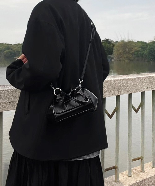 SEN TOKYO（セントーキョー）の「軽くて使いやすい2WAYアイテム。ミニボストンハンドバック（ハンドバッグ・レディース・ブラック・FREE）」の4枚目の写真