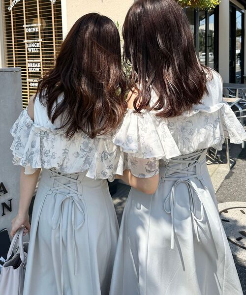 MAJESTIC LEGON(マジェスティックレゴン)の「ウエストきゅっとフリルフレアワンピ(ワンピース・レディース・ブラック系その他/ブルー系その他4/グレー系その他/ベージュ系その他2/グレー・SMALL/MEDIUM/X-SMALL)」の3枚目の写真