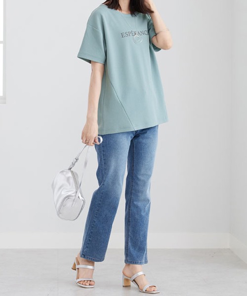BELLUNA PLUS(ベルーナ)の「ジャカード素材ロゴプリントプルオーバー(Tシャツ/カットソー・レディース・ベージュ/セージグリーン/オフホワイト/ブラック・X-LARGE/LARGE/MEDIUM)」の7枚目の写真
