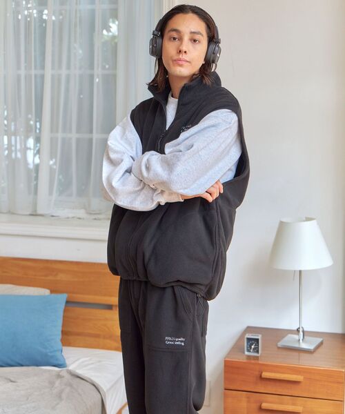 FFEIN（フェイン）の「【FFEIN(フェイン)】刺繍ロゴベイカーフリースワイドパンツ / 刺繍 ワイド ドローコード（その他パンツ・メンズ・ネイビー/ブラック/オフホワイト/グレー・LARGE/MEDIUM/SMALL）」の7枚目の写真