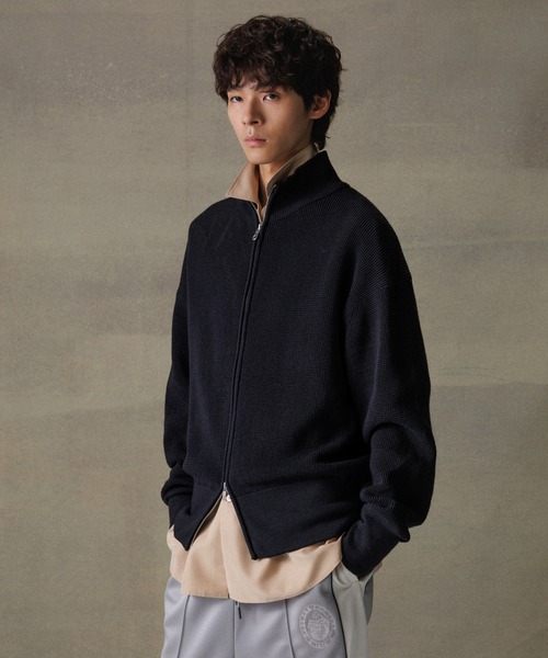 ADAM ET ROPE'（アダムエロペ）の「ワッフルドライバーズ ニット カーディガン / ロングシーズン着用可能 / ユニセックス（カーディガン/ボレロ・メンズ・ベージュ系その他/スミクロ・L/M）」の2枚目の写真