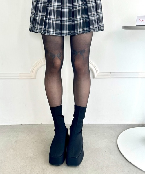 Loueme(ルエム)の「リボンタトゥータイツ(タイツ/ストッキング・レディース・ナチュラル/ブラック・FREE)」の6枚目の写真