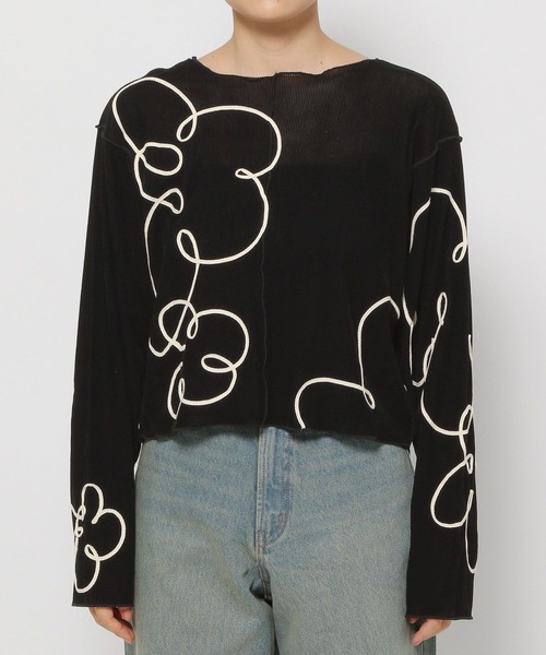 LOWRYS FARM(ローリーズファーム)の「2WAYエンブロイダリーLS 145665(Tシャツ/カットソー・レディース・ブラック/アイボリー・FREE)」の3枚目の写真