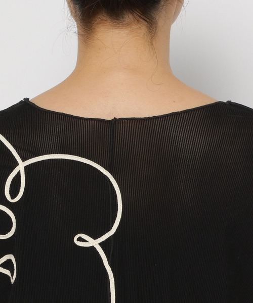 LOWRYS FARM(ローリーズファーム)の「2WAYエンブロイダリーLS 145665(Tシャツ/カットソー・レディース・ブラック/アイボリー・FREE)」の9枚目の写真