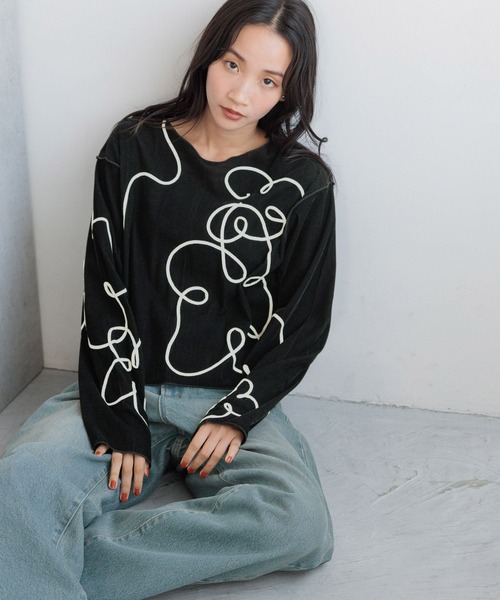 LOWRYS FARM(ローリーズファーム)の「2WAYエンブロイダリーLS 145665(Tシャツ/カットソー・レディース・ブラック/アイボリー・FREE)」の14枚目の写真