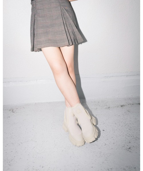 STEVE MADDEN（スティーブマデン）の「スエードチェルシーブーツ/S.MADDEN TOWNSHIP-UA（ブーツ・レディース・ブラック/サンドベージュ・23.0cm/23.5cm/23.5-24/24.0cm/24.5cm/22.5cm）」の7枚目の写真