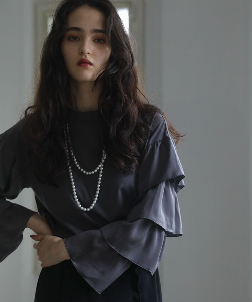 ESCAR(エスカー)の「■ESCAR フリルスリーブプルオーバー(Tシャツ/カットソー・レディース・チャコールグレー/ブラック・FREE)」の1枚目の写真