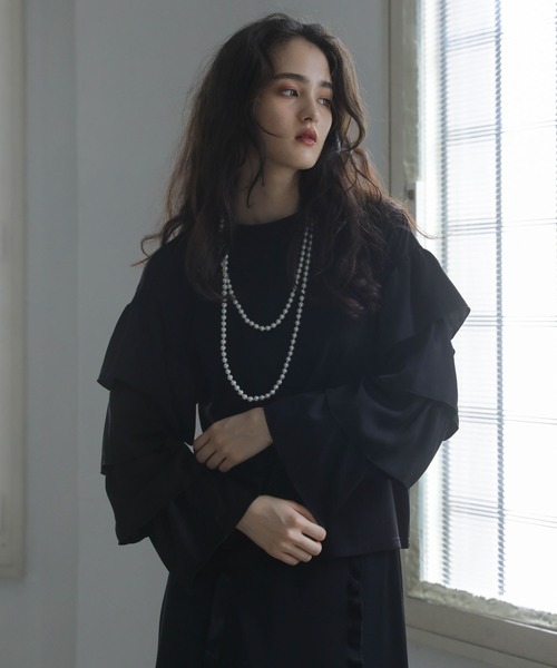 ESCAR(エスカー)の「■ESCAR フリルスリーブプルオーバー(Tシャツ/カットソー・レディース・チャコールグレー/ブラック・FREE)」の2枚目の写真