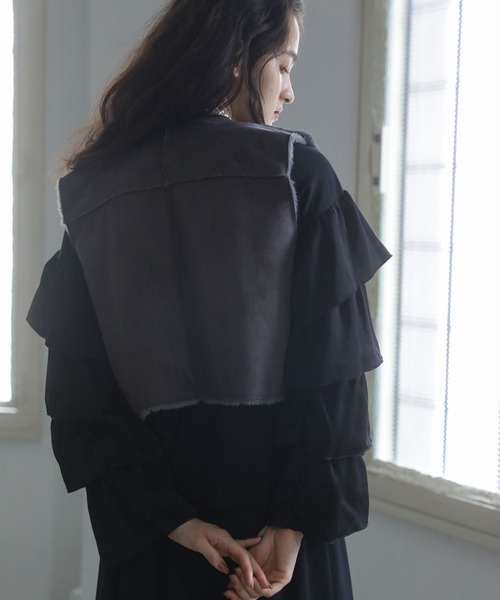 ESCAR(エスカー)の「■ESCAR フリルスリーブプルオーバー(Tシャツ/カットソー・レディース・チャコールグレー/ブラック・FREE)」の15枚目の写真