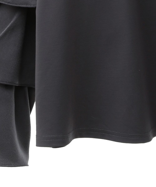 ESCAR(エスカー)の「■ESCAR フリルスリーブプルオーバー(Tシャツ/カットソー・レディース・チャコールグレー/ブラック・FREE)」の4枚目の写真