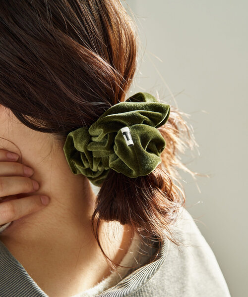 Kastane（カスタネ）の「*ベロアシュシュ（シュシュ・レディース・ブラック/カーキ/ベージュ・FREE）」の3枚目の写真