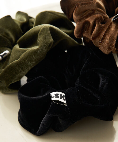 Kastane（カスタネ）の「*ベロアシュシュ（シュシュ・レディース・ブラック/カーキ/ベージュ・FREE）」の4枚目の写真