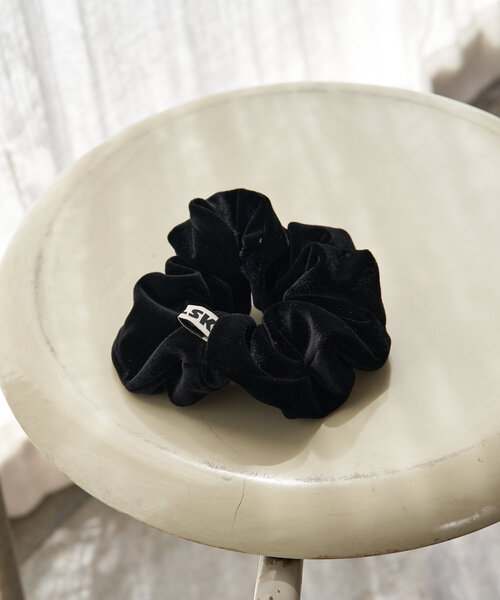 Kastane（カスタネ）の「*ベロアシュシュ（シュシュ・レディース・ブラック/カーキ/ベージュ・FREE）」の5枚目の写真