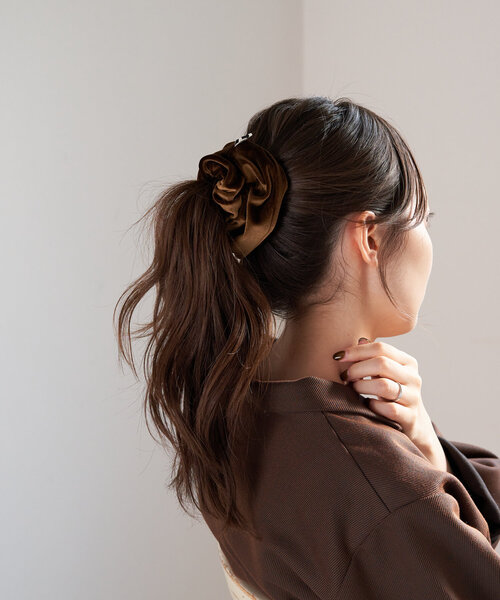 Kastane（カスタネ）の「*ベロアシュシュ（シュシュ・レディース・ブラック/カーキ/ベージュ・FREE）」の7枚目の写真