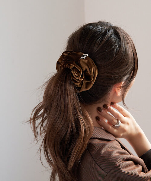 Kastane（カスタネ）の「*ベロアシュシュ（シュシュ・レディース・ブラック/カーキ/ベージュ・FREE）」の8枚目の写真