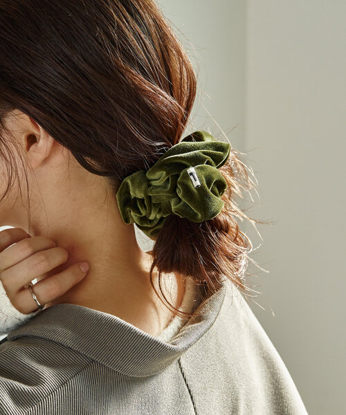 Kastane（カスタネ）の「*ベロアシュシュ（シュシュ・レディース・ブラック/カーキ/ベージュ・FREE）」の11枚目の写真