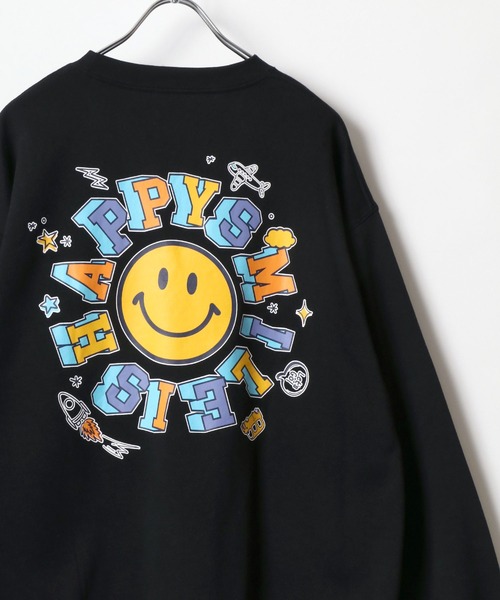 SMILEY FACE(スマイリーフェイス)の「SMILEY FACE/スマイリーフェイス 裏起毛 ワンポイント刺繍 袖 バックプリント オーバーサイズ スウェット レディース メンズ トレーナー(スウェット・レディース・ブラック/グレー系その他/ブラック系その他2/アッシュグレー/ブラック系その他/ブラック系その他3/ホワイト/ホワイト系その他/ネイビー/グレー系その他2/グレー系その他3/スミクロ・M/LL/L)」の4枚目の写真