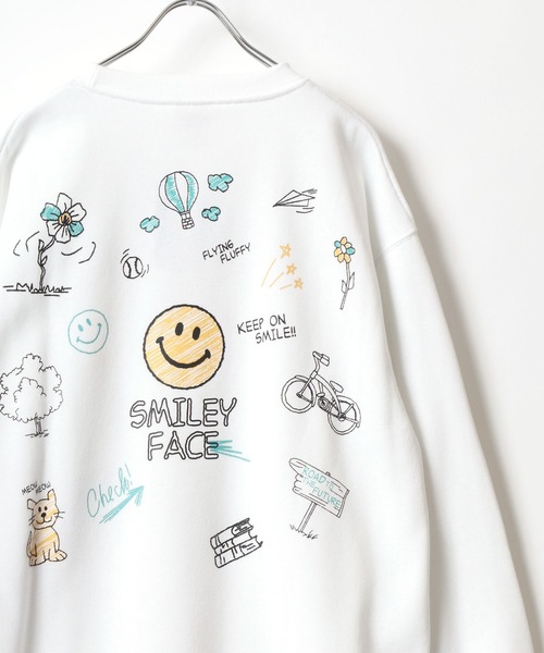 SMILEY FACE(スマイリーフェイス)の「SMILEY FACE/スマイリーフェイス 裏起毛 ワンポイント刺繍 袖 バックプリント オーバーサイズ スウェット レディース メンズ トレーナー(スウェット・レディース・ブラック/グレー系その他/ブラック系その他2/アッシュグレー/ブラック系その他/ブラック系その他3/ホワイト/ホワイト系その他/ネイビー/グレー系その他2/グレー系その他3/スミクロ・M/LL/L)」の2枚目の写真