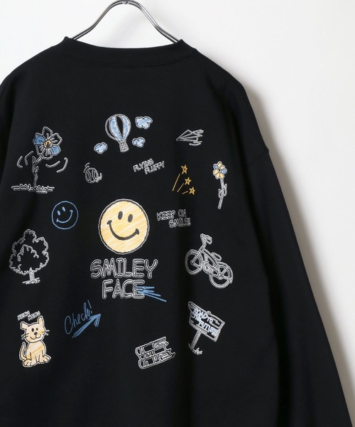 SMILEY FACE(スマイリーフェイス)の「SMILEY FACE/スマイリーフェイス 裏起毛 ワンポイント刺繍 袖 バックプリント オーバーサイズ スウェット レディース メンズ トレーナー(スウェット・レディース・ブラック/グレー系その他/ブラック系その他2/アッシュグレー/ブラック系その他/ブラック系その他3/ホワイト/ホワイト系その他/ネイビー/グレー系その他2/グレー系その他3/スミクロ・M/LL/L)」の6枚目の写真