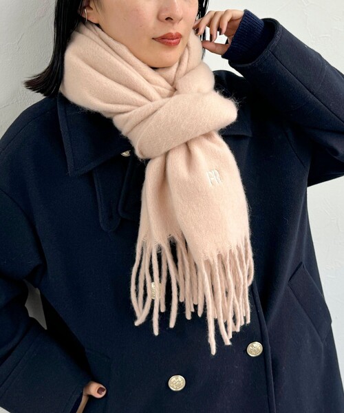 fredy emue（フレディエミュ）の「FR刺繍ブークレ無地ストール（ストール/ショール・レディース・ベビーピンク/サックスブルー/ブラック/キナリ・FREE）」の4枚目の写真