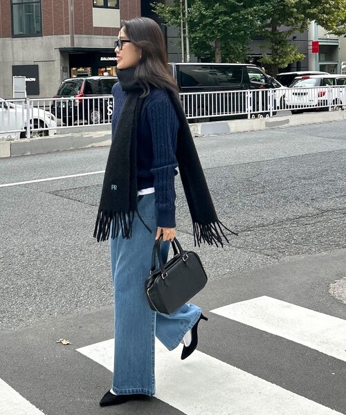 fredy emue（フレディエミュ）の「FR刺繍ブークレ無地ストール（ストール/ショール・レディース・ベビーピンク/サックスブルー/ブラック/キナリ・FREE）」の5枚目の写真