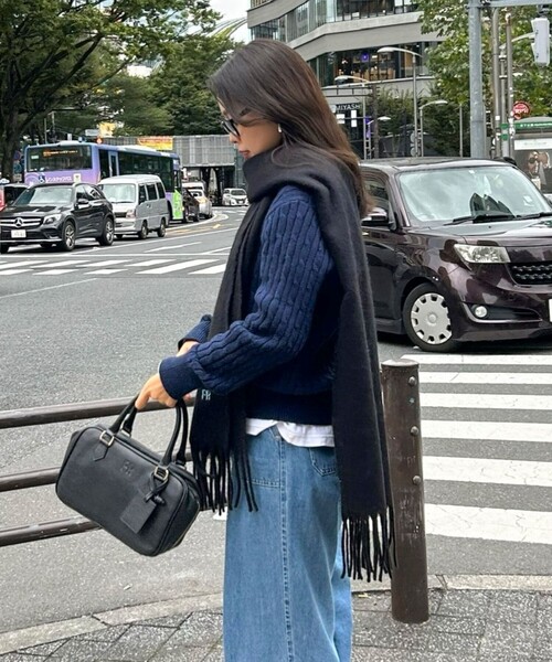 fredy emue（フレディエミュ）の「FR刺繍ブークレ無地ストール（ストール/ショール・レディース・ベビーピンク/サックスブルー/ブラック/キナリ・FREE）」の6枚目の写真