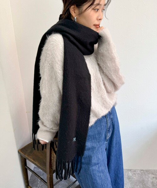 fredy emue（フレディエミュ）の「FR刺繍ブークレ無地ストール（ストール/ショール・レディース・ベビーピンク/サックスブルー/ブラック/キナリ・FREE）」の8枚目の写真