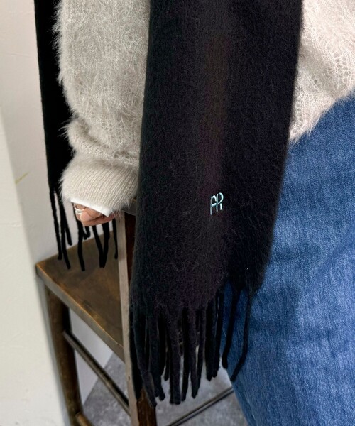 fredy emue（フレディエミュ）の「FR刺繍ブークレ無地ストール（ストール/ショール・レディース・ベビーピンク/サックスブルー/ブラック/キナリ・FREE）」の10枚目の写真