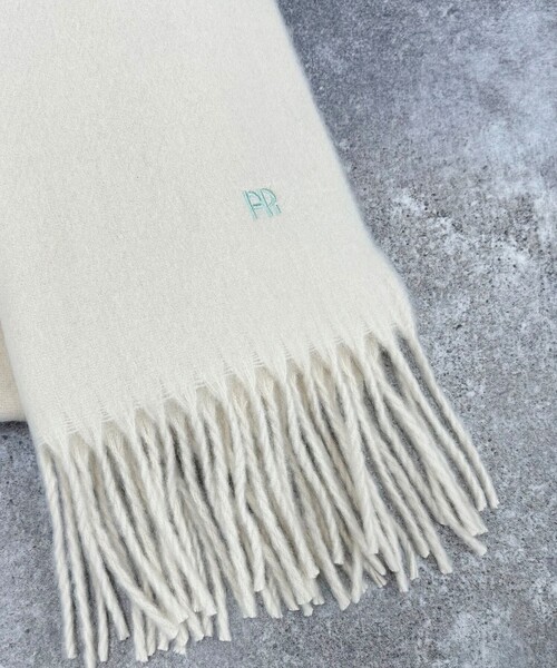 fredy emue（フレディエミュ）の「FR刺繍ブークレ無地ストール（ストール/ショール・レディース・ベビーピンク/サックスブルー/ブラック/キナリ・FREE）」の13枚目の写真