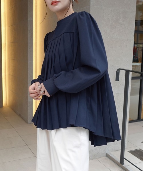 CORNERS（コーナーズ）の「プリーツチュニックブラウス（シャツ/ブラウス・レディース・ブラック/ネイビー/ベージュ・M）」の4枚目の写真