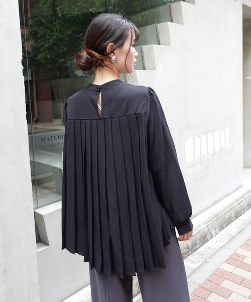 CORNERS（コーナーズ）の「プリーツチュニックブラウス（シャツ/ブラウス・レディース・ブラック/ネイビー/ベージュ・M）」の7枚目の写真