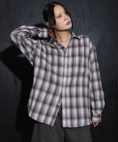 FOLLOWIN（フォロウィン）の「[UNISEX][一枚でもorレイヤード][カップルコーデもおすすめ]ベーシックオーバーフィットチェックシャツ（シャツ/ブラウス・レディース・ブラウン/ブラック・FREE）」の2枚目の写真