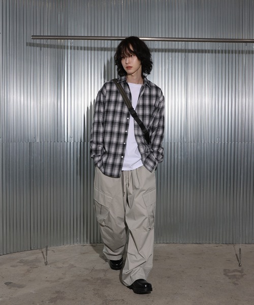 FOLLOWIN（フォロウィン）の「[UNISEX][一枚でもorレイヤード][カップルコーデもおすすめ]ベーシックオーバーフィットチェックシャツ（シャツ/ブラウス・レディース・ブラウン/ブラック・FREE）」の5枚目の写真