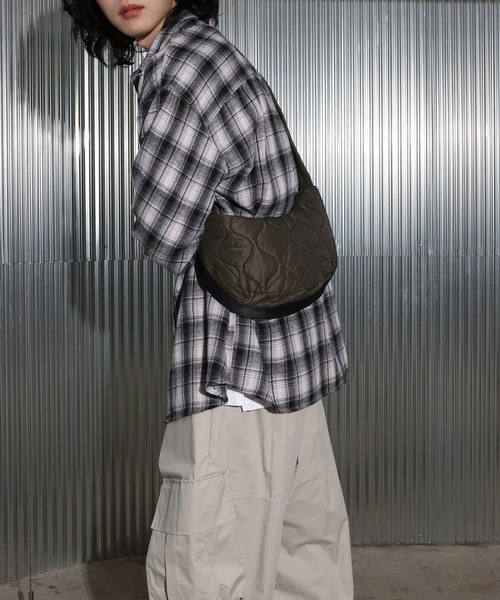 FOLLOWIN（フォロウィン）の「[UNISEX][一枚でもorレイヤード][カップルコーデもおすすめ]ベーシックオーバーフィットチェックシャツ（シャツ/ブラウス・レディース・ブラウン/ブラック・FREE）」の6枚目の写真