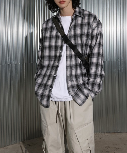 FOLLOWIN（フォロウィン）の「[UNISEX][一枚でもorレイヤード][カップルコーデもおすすめ]ベーシックオーバーフィットチェックシャツ（シャツ/ブラウス・レディース・ブラウン/ブラック・FREE）」の7枚目の写真