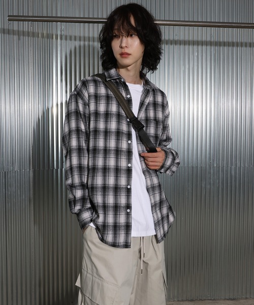 FOLLOWIN（フォロウィン）の「[UNISEX][一枚でもorレイヤード][カップルコーデもおすすめ]ベーシックオーバーフィットチェックシャツ（シャツ/ブラウス・レディース・ブラウン/ブラック・FREE）」の8枚目の写真