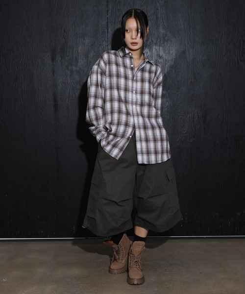 FOLLOWIN（フォロウィン）の「[UNISEX][一枚でもorレイヤード][カップルコーデもおすすめ]ベーシックオーバーフィットチェックシャツ（シャツ/ブラウス・レディース・ブラウン/ブラック・FREE）」の17枚目の写真