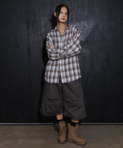 FOLLOWIN（フォロウィン）の「[UNISEX][一枚でもorレイヤード][カップルコーデもおすすめ]ベーシックオーバーフィットチェックシャツ（シャツ/ブラウス・レディース・ブラウン/ブラック・FREE）」の18枚目の写真