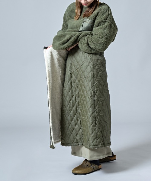 CALIFORNIA OUTFITTERS(カリフォルニア アウトフィッターズ)の「2-10A8 【防寒2WAY】 裏ボア キルト ロング 巻きスカート ラップスカート ブランケット(スカート・レディース・ネイビー/ピンク/ブラウン/ブラック/カーキ/グレイッシュベージュ・ONESIZE)」の4枚目の写真