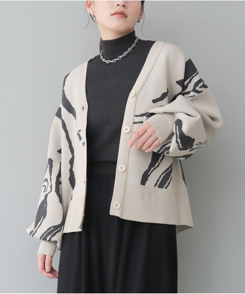 OandI(オーアンドアイ)の「ミラノリブニュアンス柄ジャガードカーディガン(カーディガン/ボレロ・レディース・グレイッシュベージュ/ブラック・FREE)」の16枚目の写真