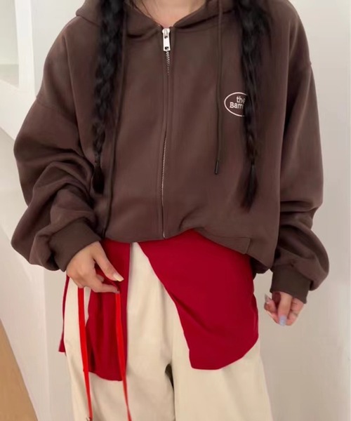 Chiina(チーナ)の「Chiina/シンプル ロゴ フルジップパーカー(パーカー・レディース・ダークグレー/ブラウン/ブラック/レッド/グレー・FREE)」の5枚目の写真