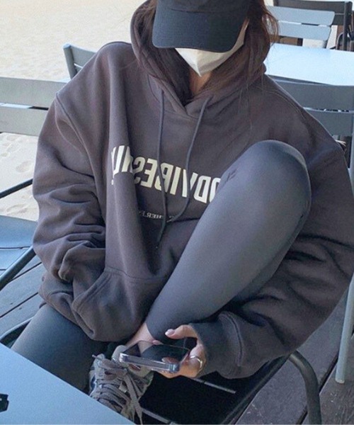 SPIGA（スピーガ）の「ﾌﾟﾘﾝﾄﾋﾞｯｸｼﾙｴｯﾄ裏起毛ﾌﾟﾙｵｰﾊﾞｰﾊﾟｰｶｰ（パーカー・レディース・ホワイト/ネイビー/グレー・FREE）」の2枚目の写真