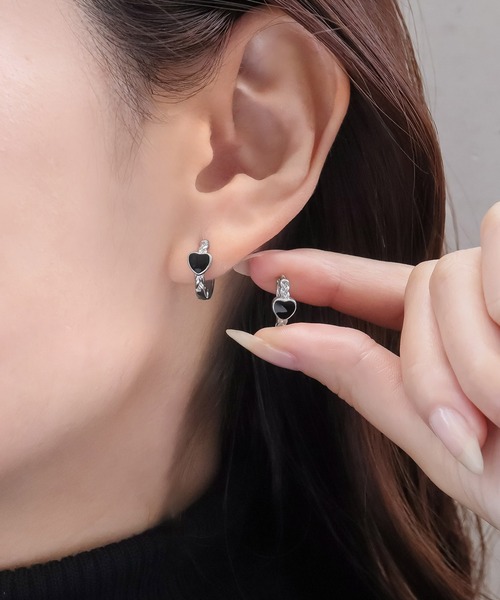 未使用 hazama ピアス　ブラック×オーロラ blackdia ocean ミニハートピアス（ピアス（両耳用